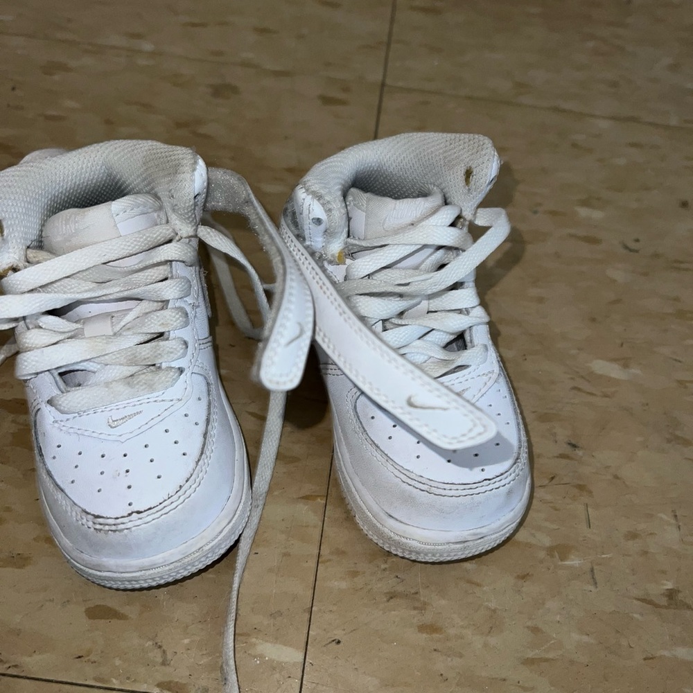 Toddler uptown’s white